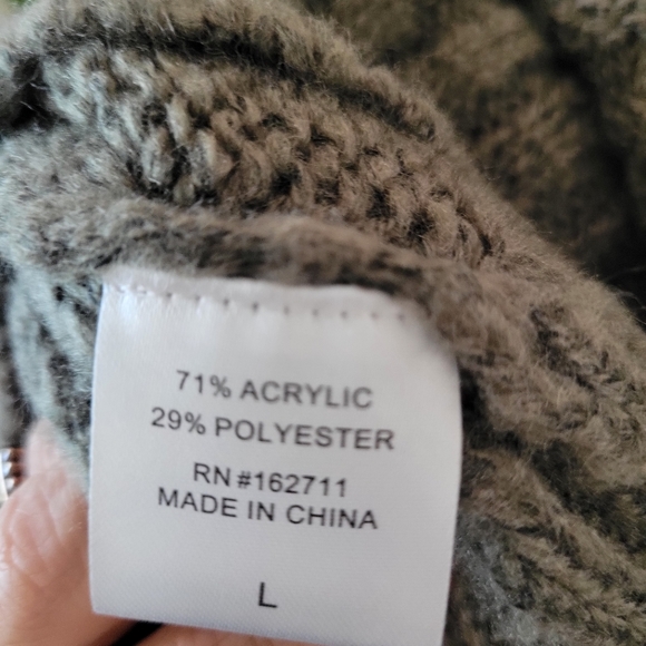 NWT HOOKED UP Olive Green Cardigan - Picture 8 of 10